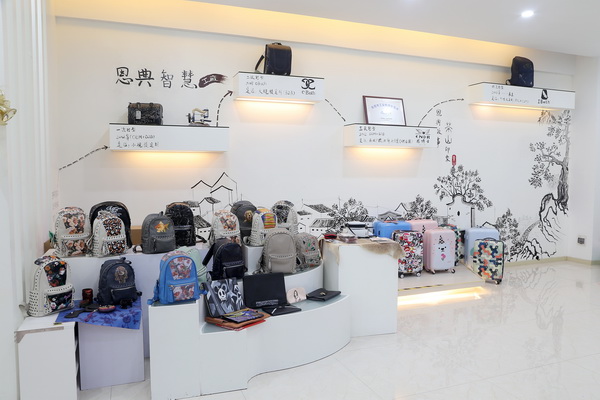 书包定制,双肩包生产厂家,书包工厂,双肩包定制,箱包厂家