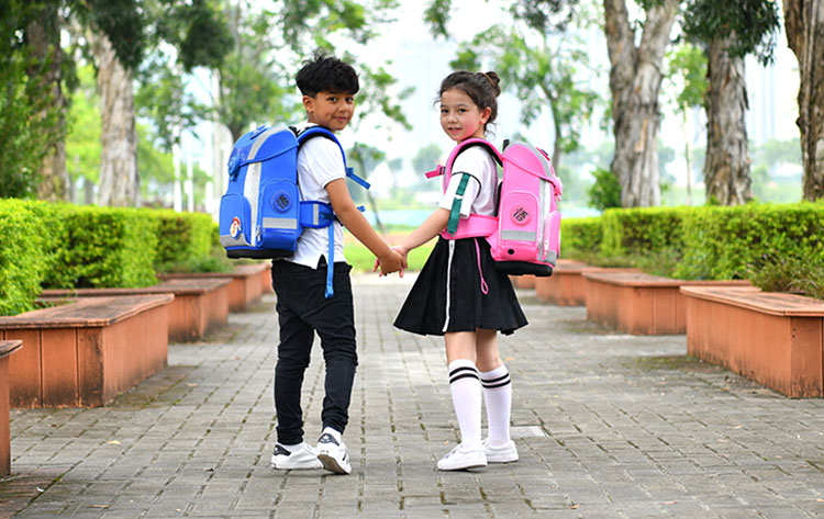 护脊书包生产厂家,书包定制,书包生产厂家,书包订做,书包工厂