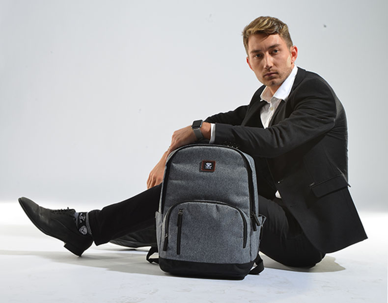 你知道休闲双肩包与衣服是如何搭配的吗？