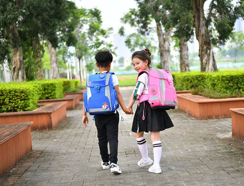 如何选择有实力的书包生产厂家订做书包