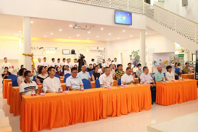 书包定制,双肩包生产厂家,书包工厂,双肩包定制,箱包厂家