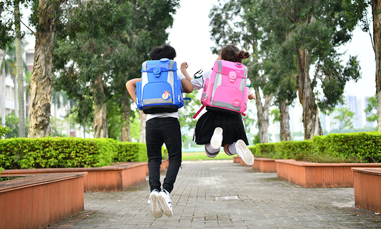 书包定制,双肩包生产厂家,护脊书包工厂,双肩包定制,箱包厂家