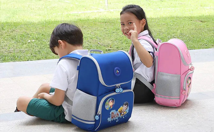 护脊书包定制,小学生书包定制,书包生产厂家,书包工厂,书包订做