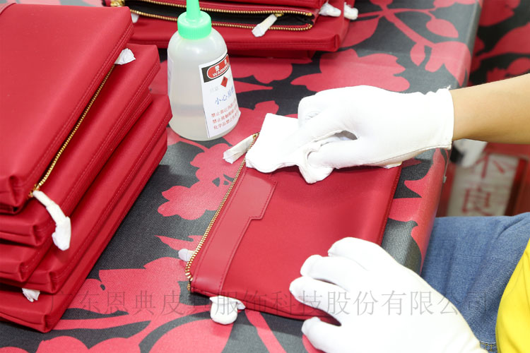 双肩包,礼品背包定制,双肩背包定制,箱包厂家,书包定制