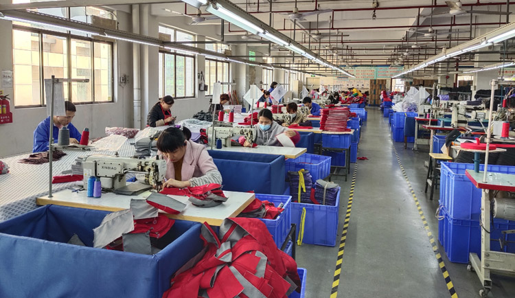 背包定制厂家-生产车间