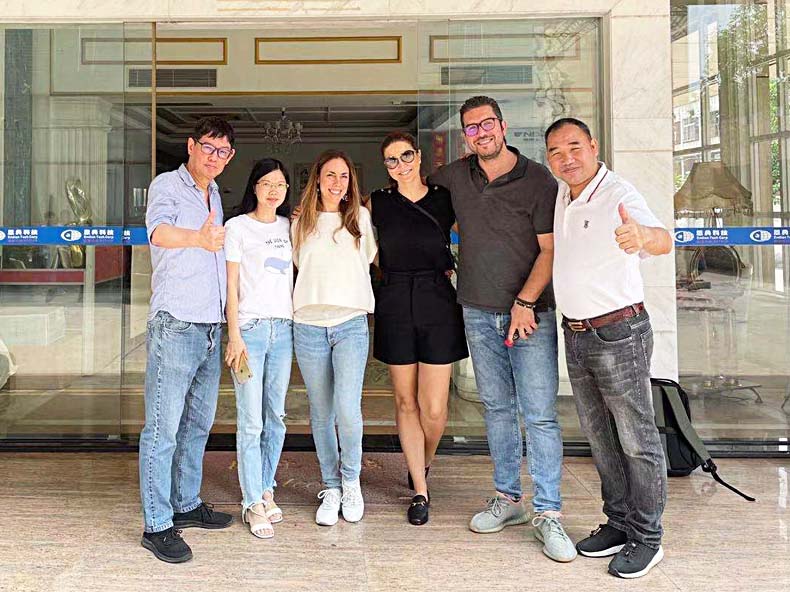 客户定制背包合影