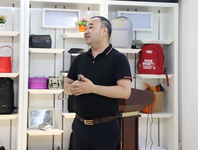 豪门国际皮具黄董致辞