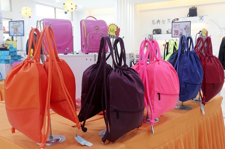 背包定制,军用背包工厂,商务休闲电脑双肩包工厂,箱包生产厂家,包包定制