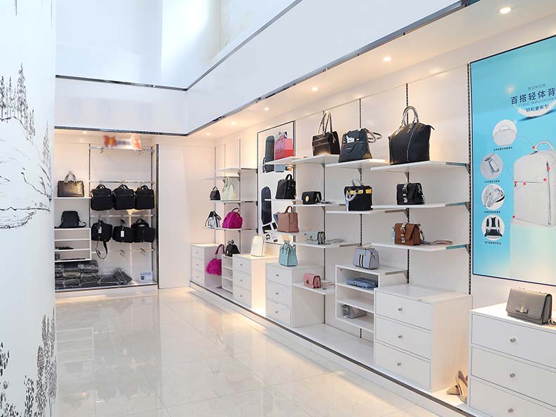 定制商务背包,箱包厂家,广东箱包定制工厂,礼品背包定制,广东双肩包厂家