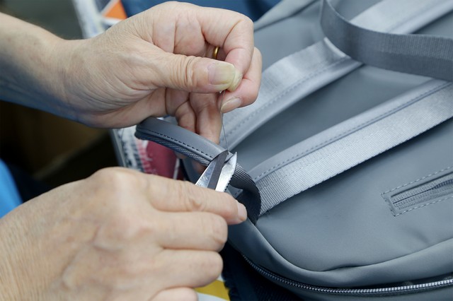 双肩包定制,旅行双肩包厂家,包包定制,包包厂家,led背包广告厂家定做