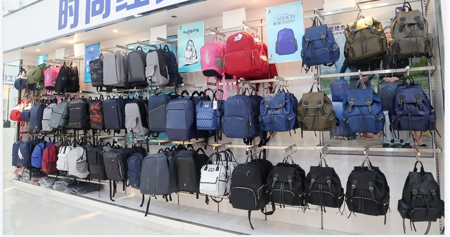 led显示屏动感双肩包厂家,包包厂家