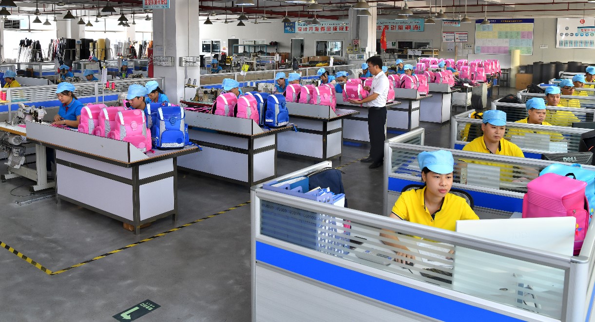 双肩包,豪门国际科技手袋厂,广东双肩包厂家,双肩包定制,双肩包定做